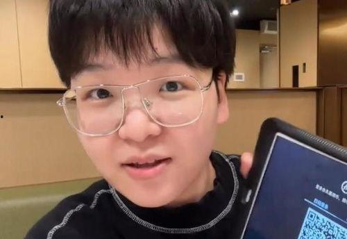 吃瓜娱乐酱打工仔小张,打工仔小张的职场生活点滴